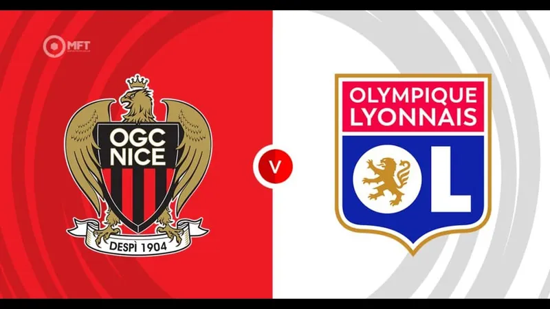 Cầu thủ Lyon và Nice đấu tranh gay gắt trên sân cỏ