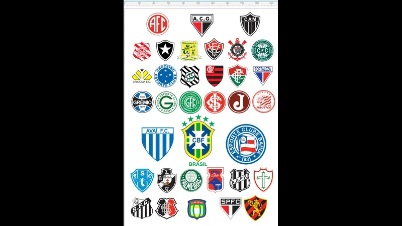 Cầu thủ Brazil và Pháp cùng tranh chấp bóng trên sân cỏ