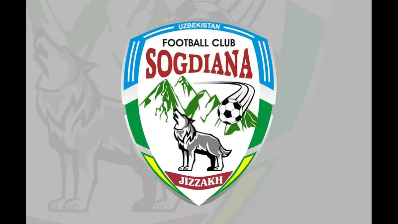 Cầu thủ Sogdiana và Pakhtakor giao bóng trong trận đấu gay cấn